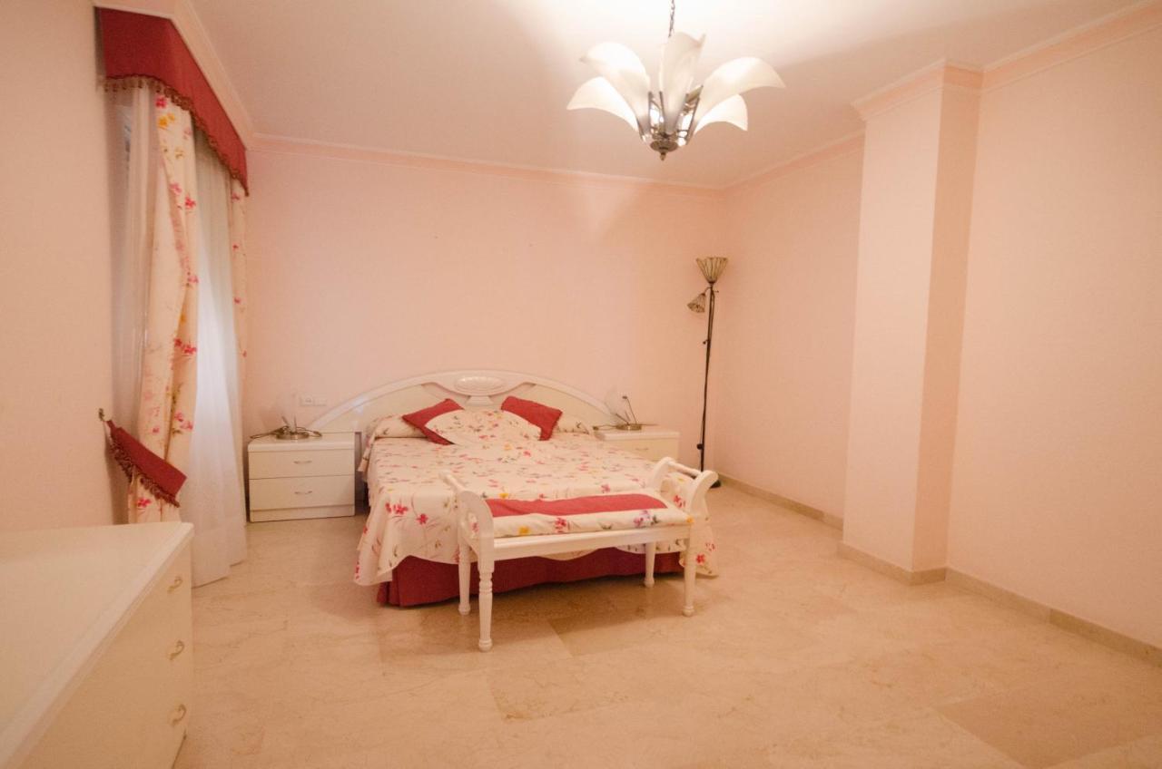 Aparment Neptuno- Located On The Promenade A Few Metres From The Beach. Estepona Esterno foto