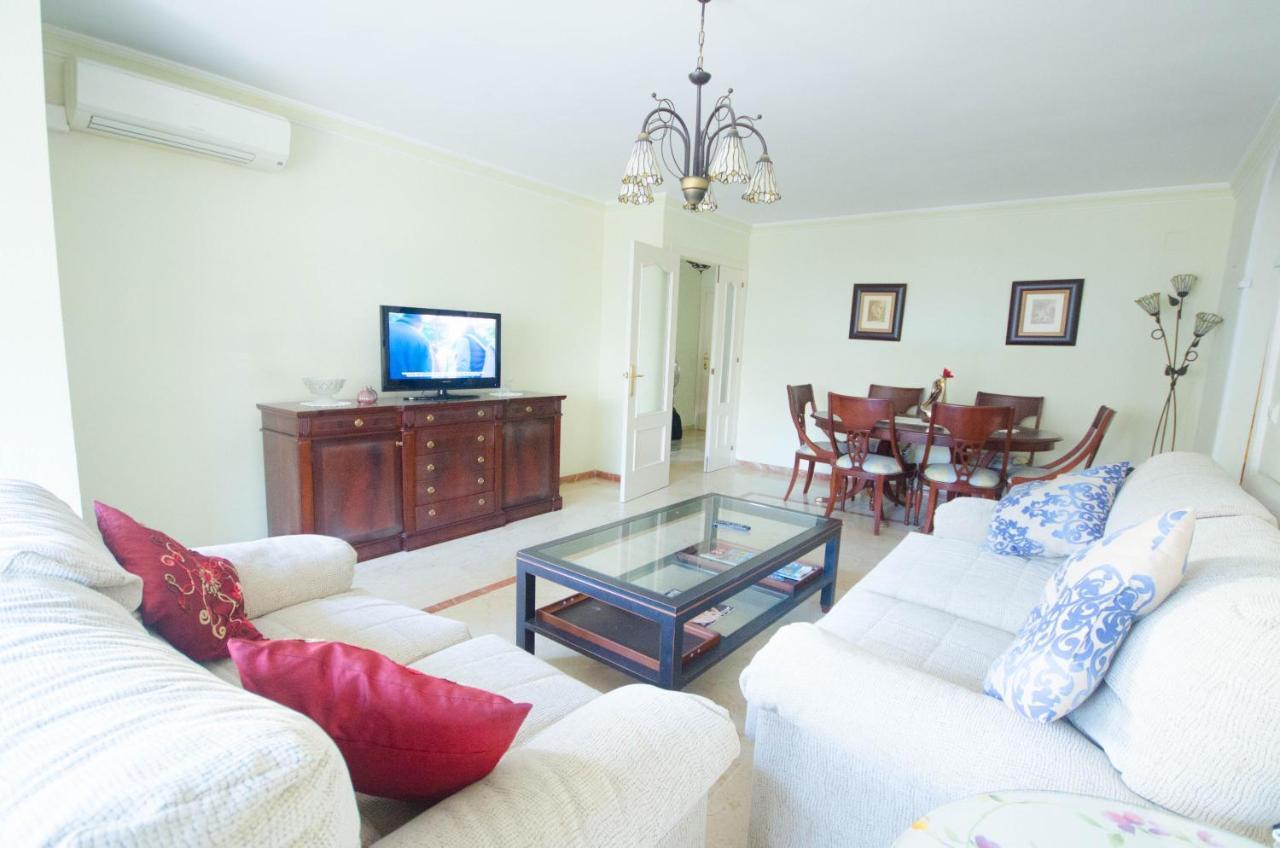Aparment Neptuno- Located On The Promenade A Few Metres From The Beach. Estepona Esterno foto