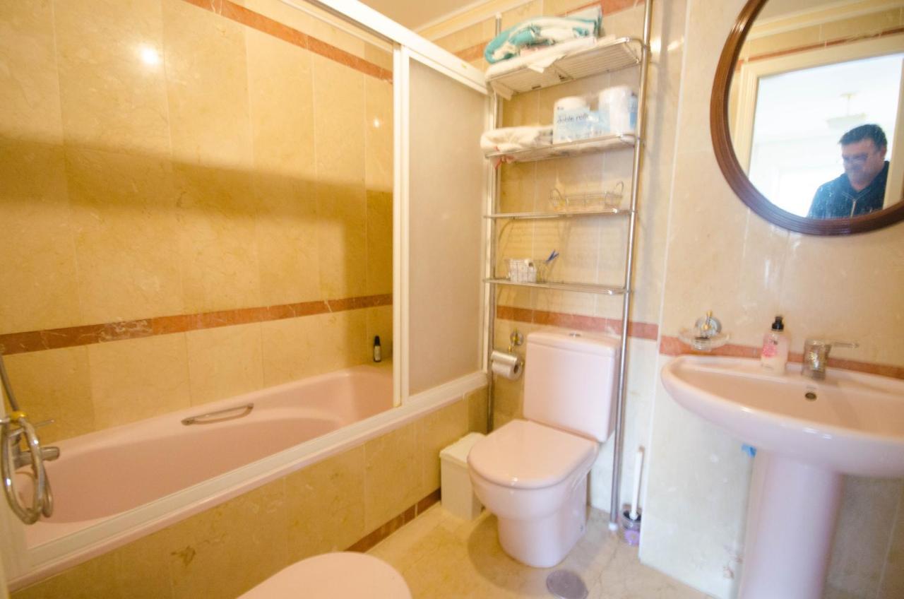Aparment Neptuno- Located On The Promenade A Few Metres From The Beach. Estepona Esterno foto