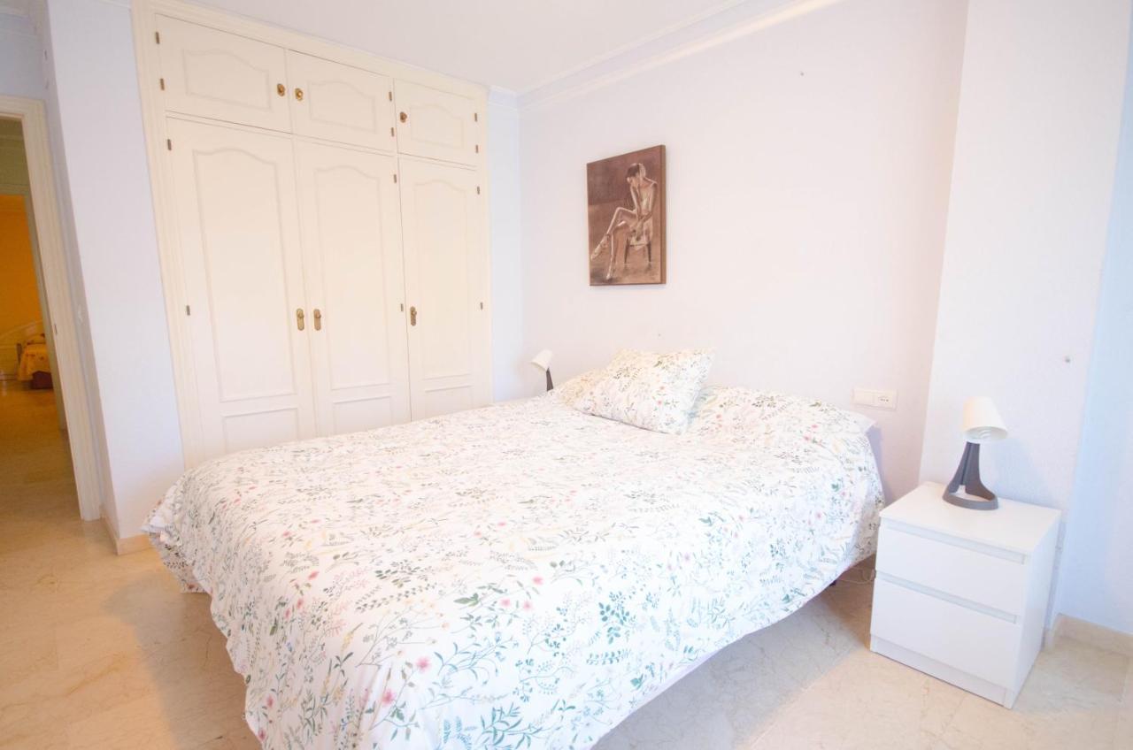 Aparment Neptuno- Located On The Promenade A Few Metres From The Beach. Estepona Esterno foto